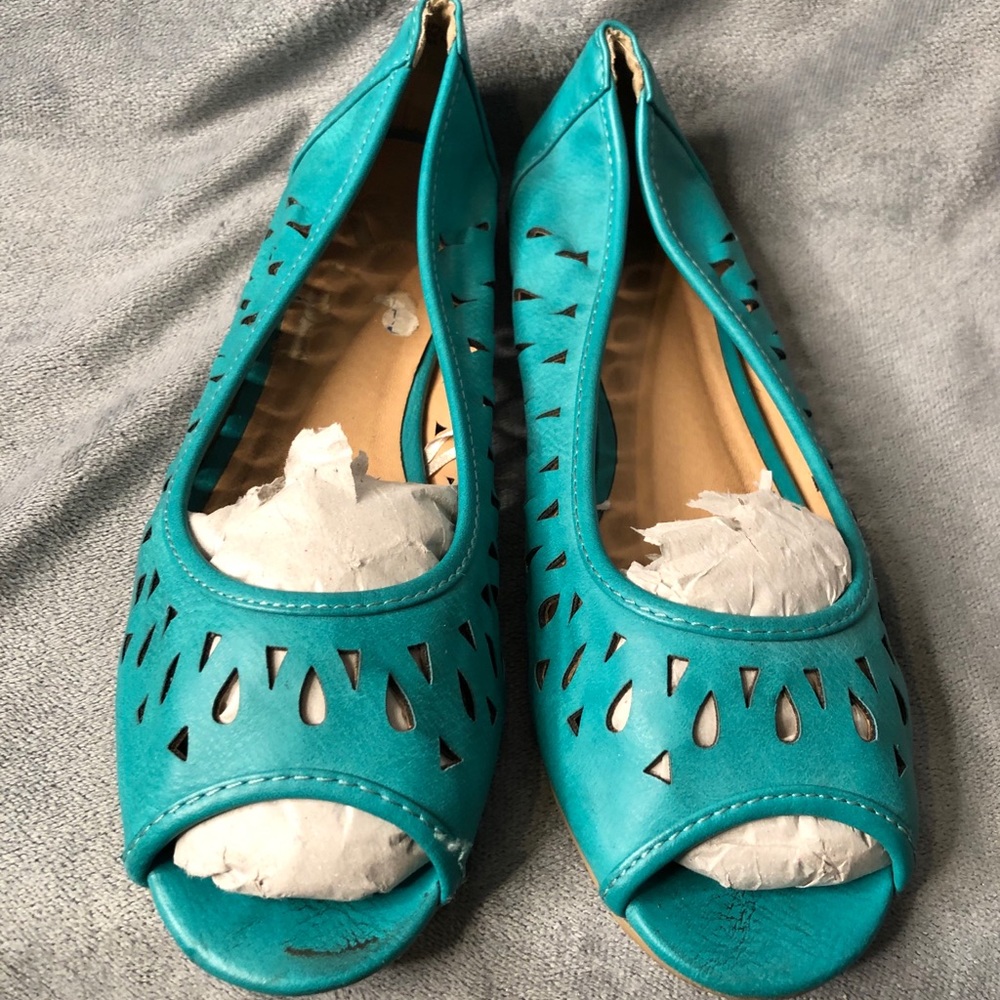Report Peep Toe Flat